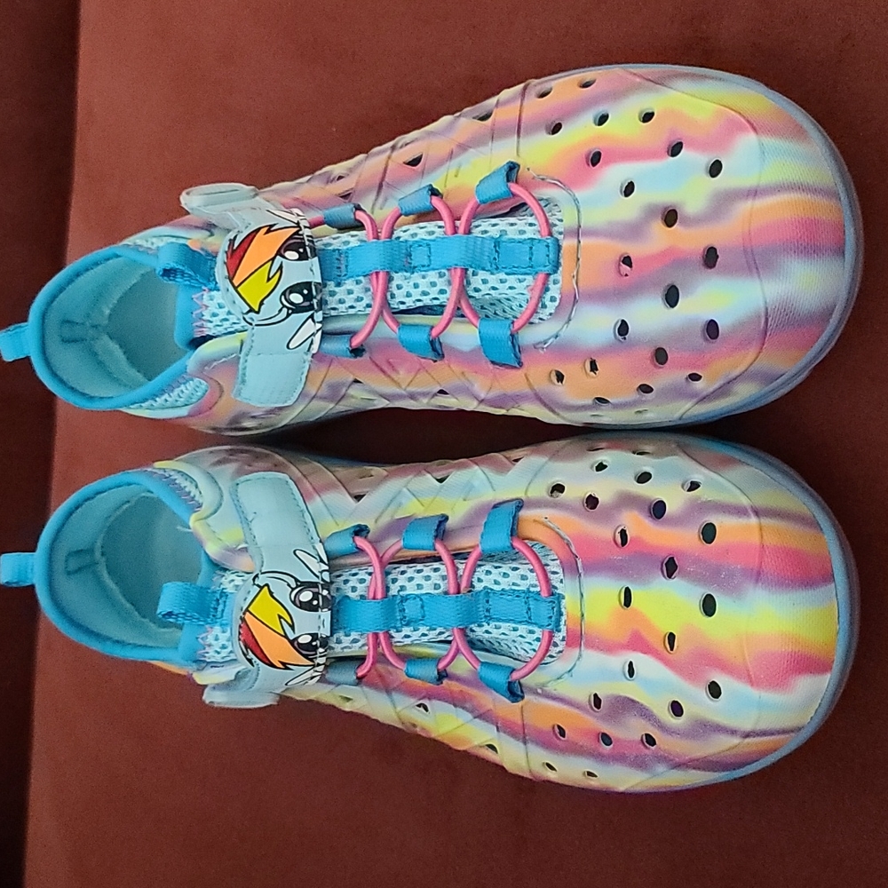 Stride Rite Made 2 Play Wet Dry Sneaker Shoe NWOT Size 2 Girls